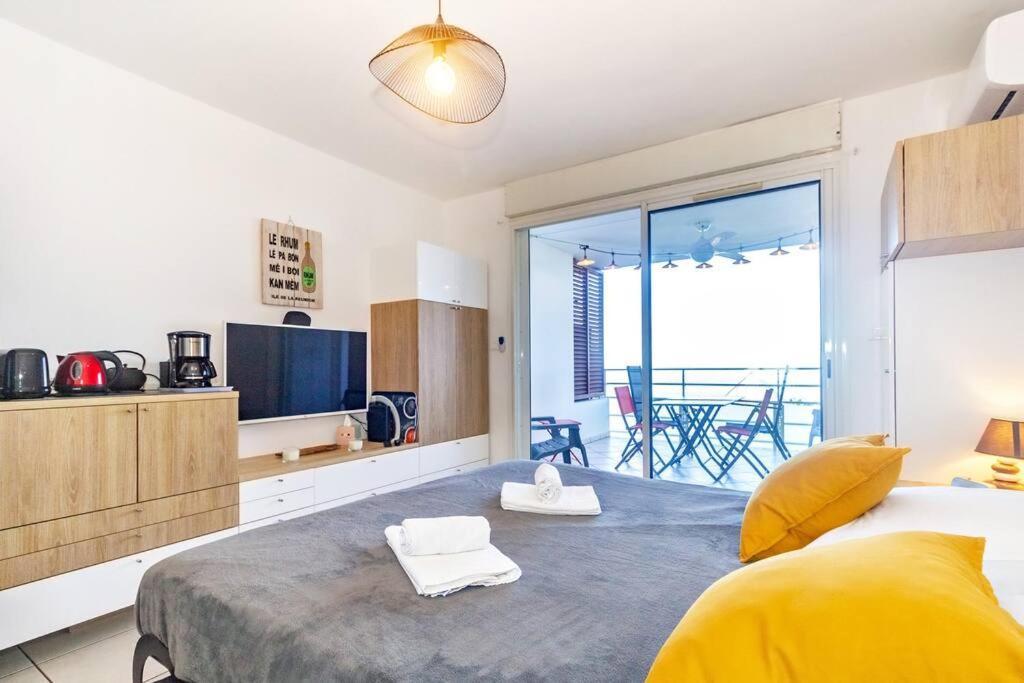 Océanides - studio rénové avec magnifique vue mer - Saint-Gilles-Les-Bains Extérieur photo