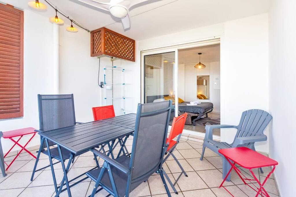 Océanides - studio rénové avec magnifique vue mer - Saint-Gilles-Les-Bains Extérieur photo