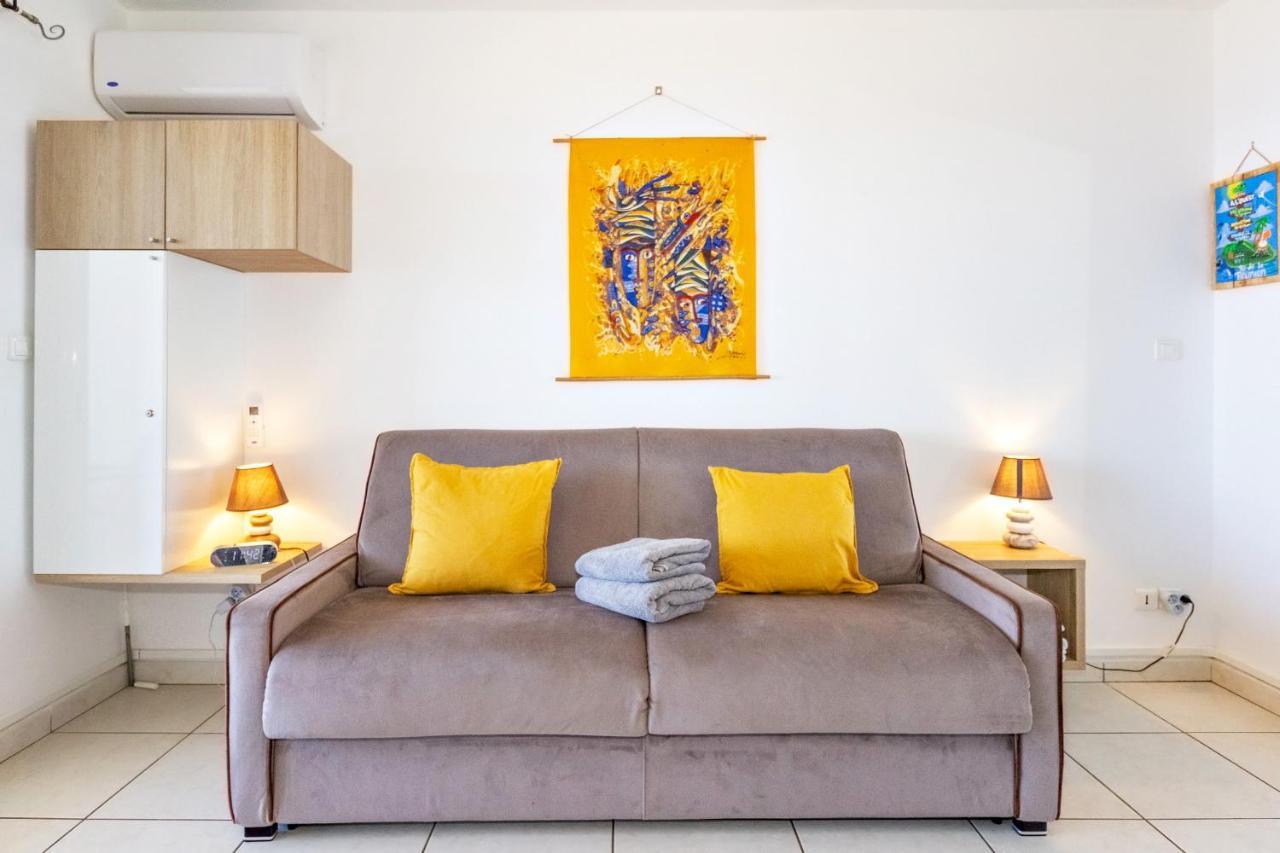 Océanides - studio rénové avec magnifique vue mer - Saint-Gilles-Les-Bains Extérieur photo