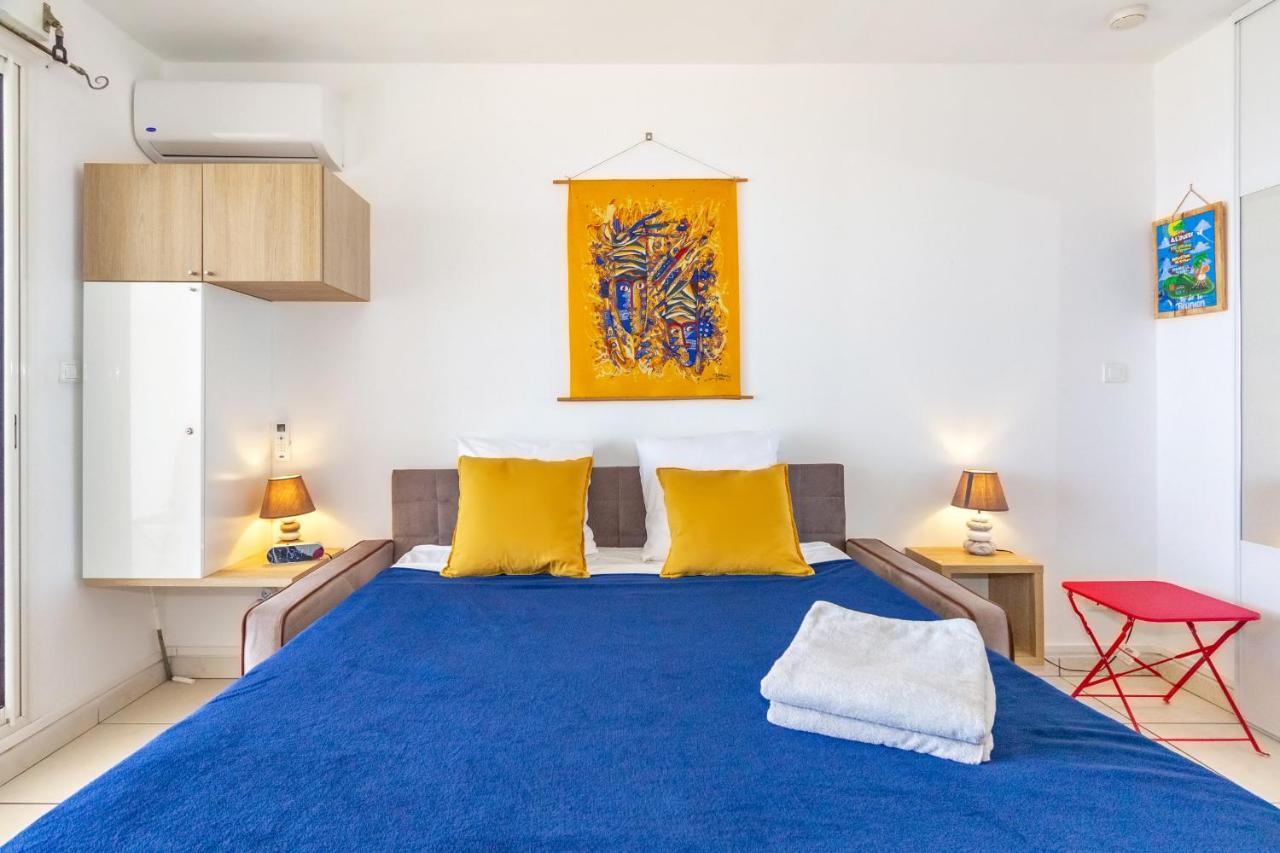 Océanides - studio rénové avec magnifique vue mer - Saint-Gilles-Les-Bains Extérieur photo